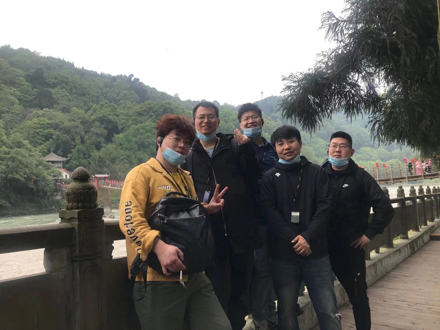 精可星公司組織員工進(jìn)行成都之旅